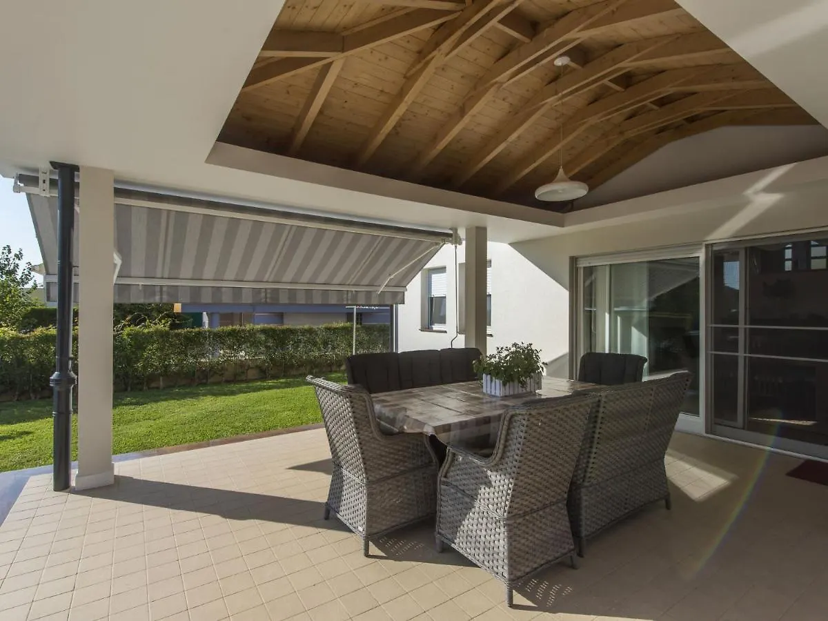 Gorgeous Seaside Villa In Zadar With Swimming Pool كرواتيا
