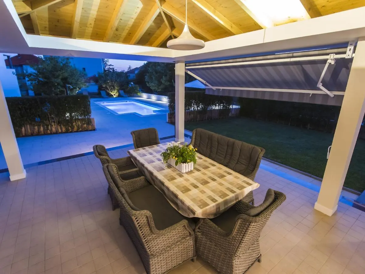 Gorgeous Seaside Villa In Zadar With Swimming Pool كرواتيا