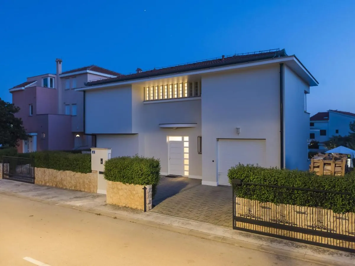 Gorgeous Seaside Villa In Zadar With Swimming Pool