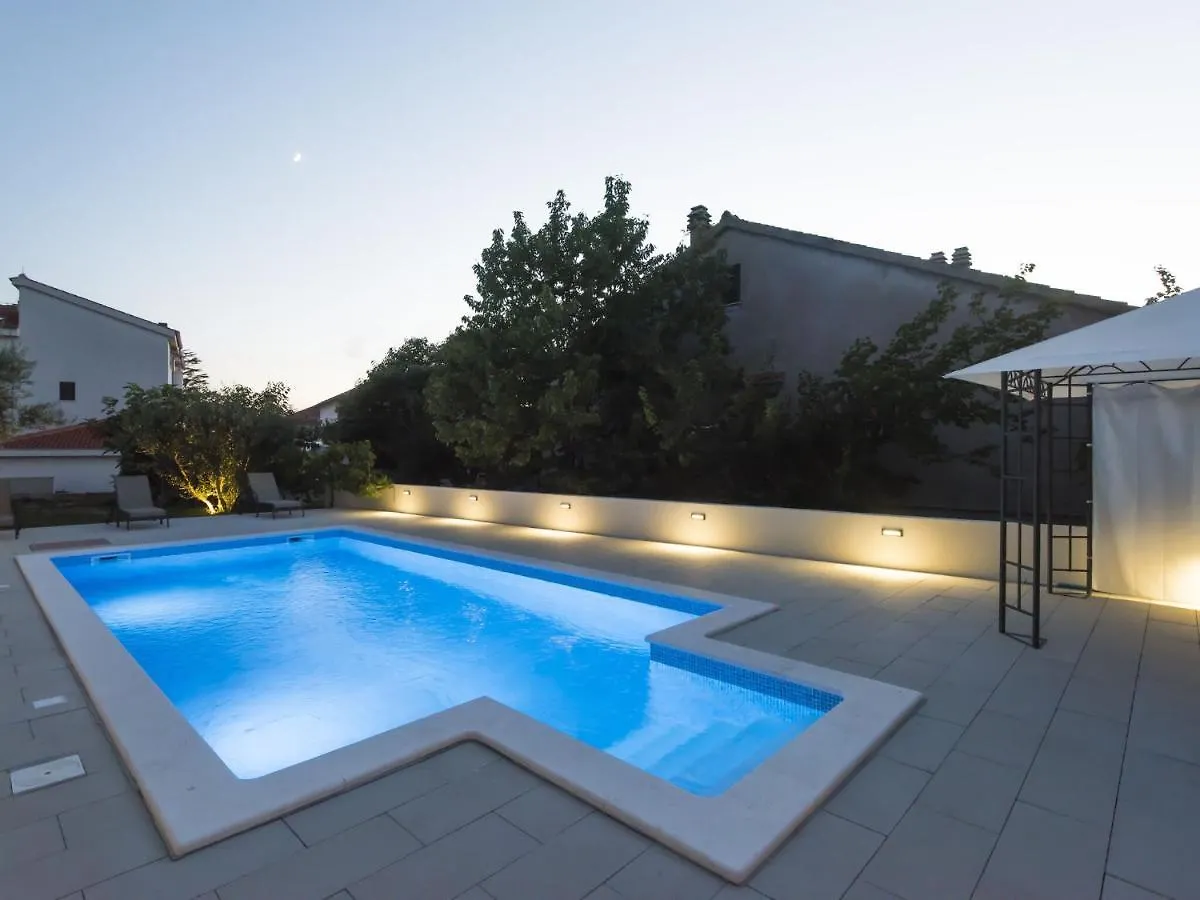 Gorgeous Seaside Villa In Zadar With Swimming Pool