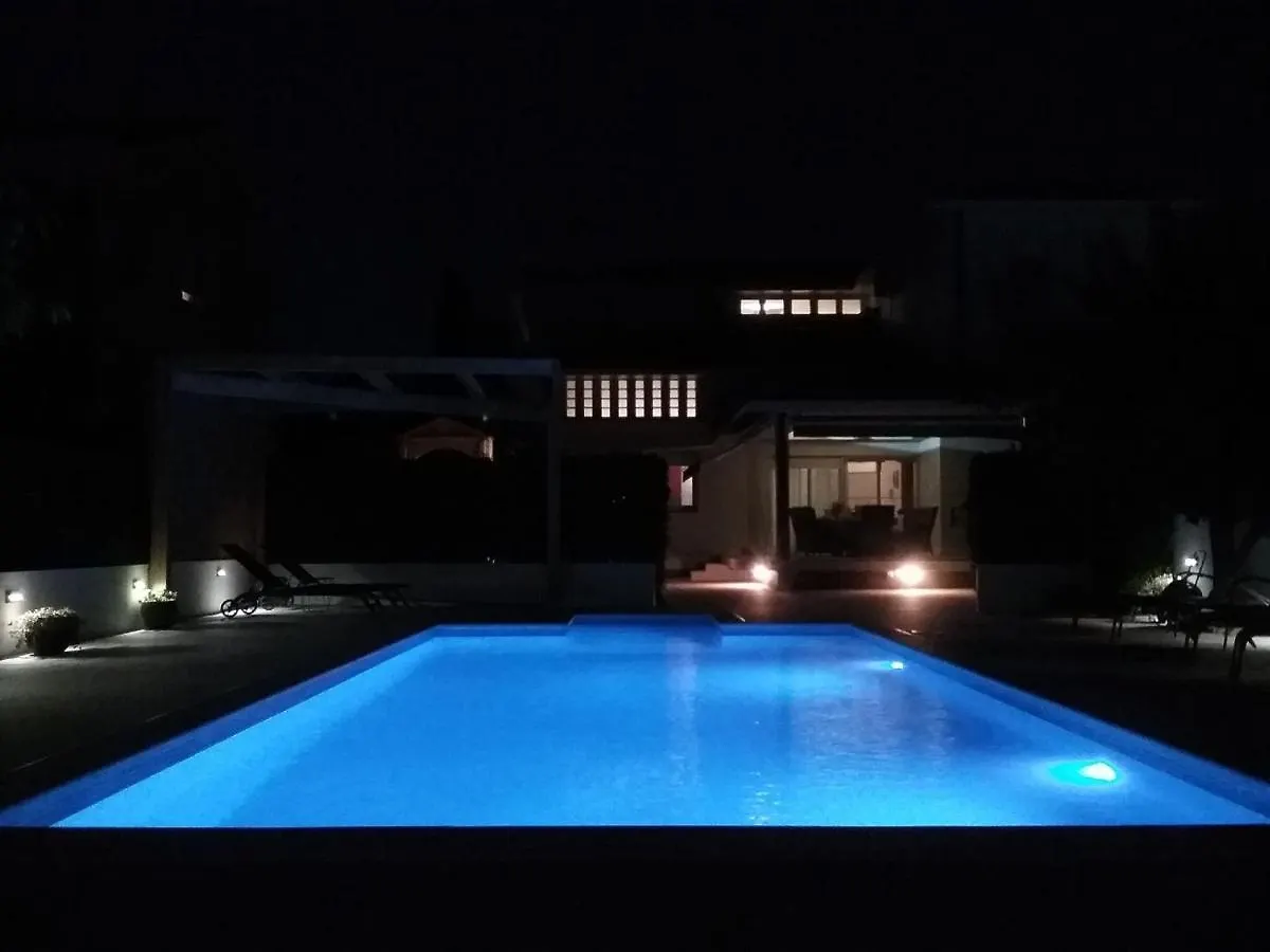 Gorgeous Seaside Villa In Zadar With Swimming Pool
